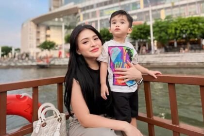 Nathalie Holscher dan Erika Carlina